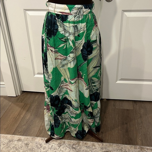 Ann Taylor Tropical Print Green Ramie Linen Blend Ruffle Bottom Skirt Size 8P - Picture 1 of 10